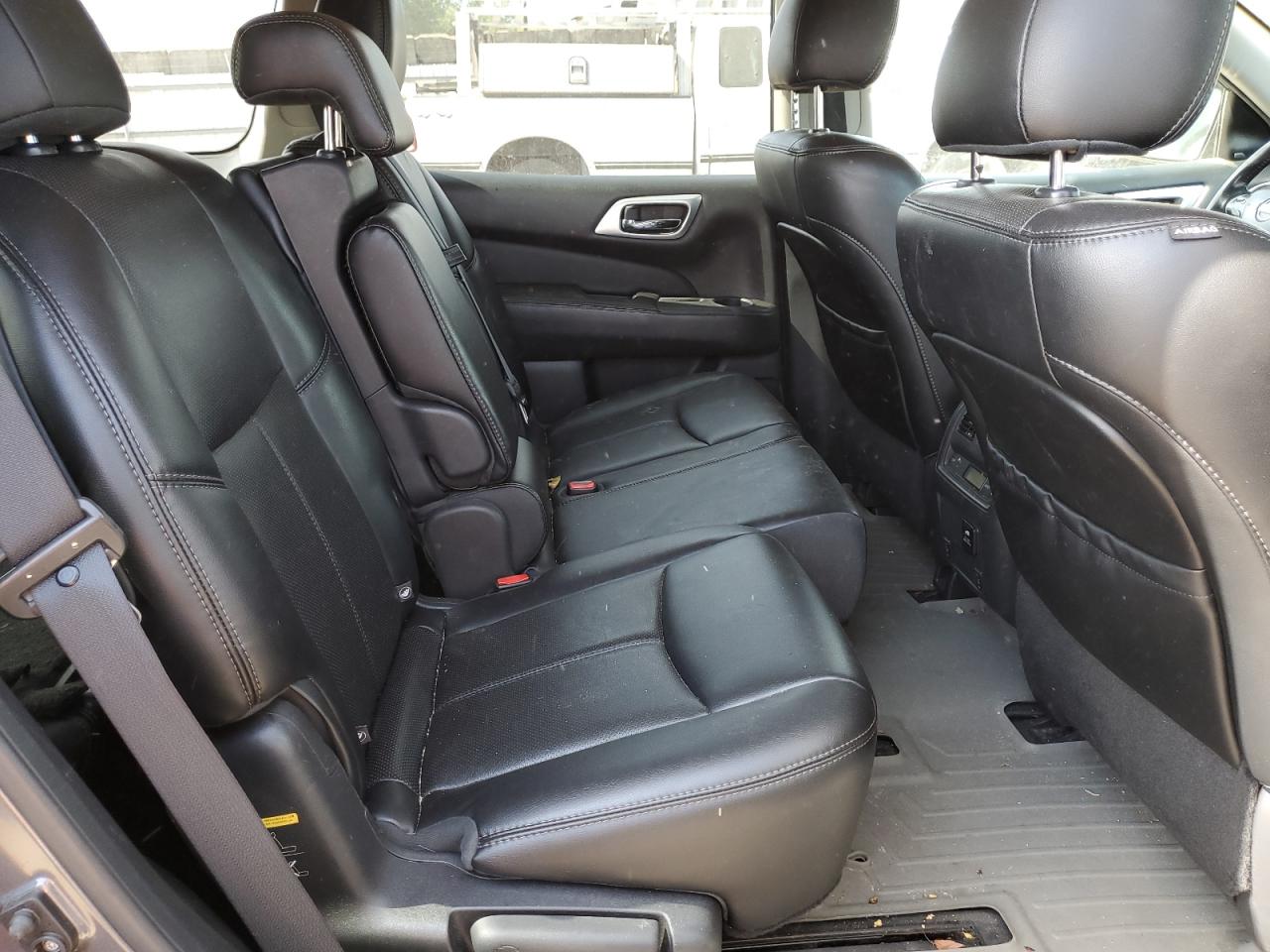 2015 Nissan Pathfinder - Image 11