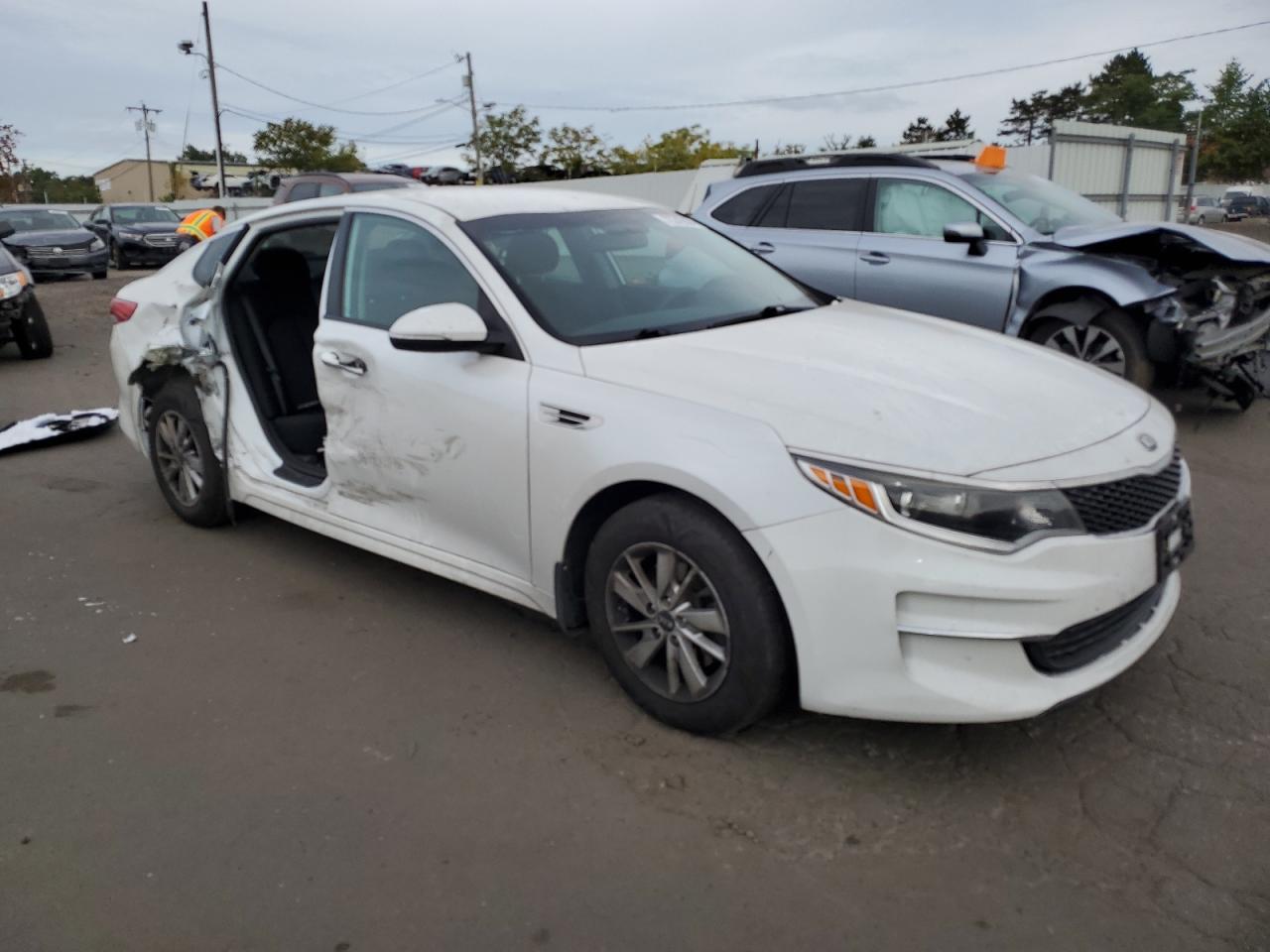 5XXGT4L30JG192877 2018 Kia Optima Lx