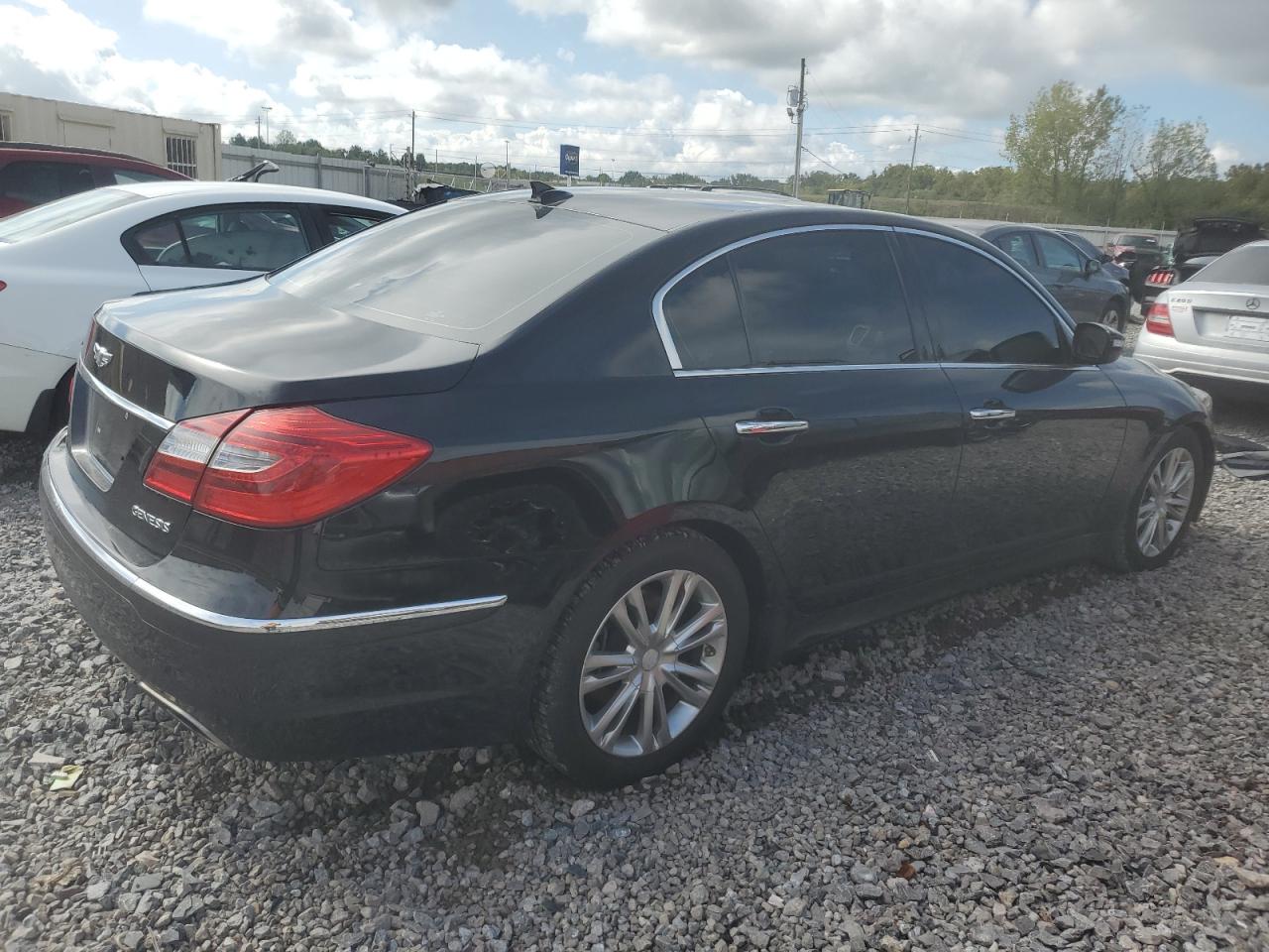 2014 Hyundai Genesis - Image 3