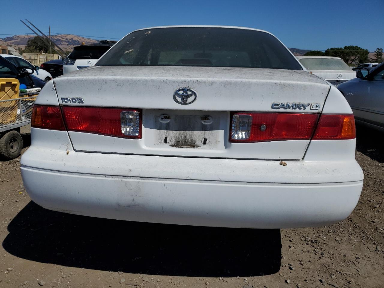 2000 Toyota Camry Ce VIN: JT2BG22K3Y0385105 Lot: 70233204