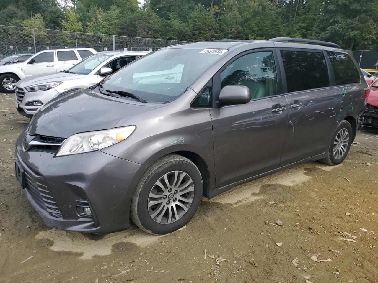 5TDYZ3DC0JS935094 2018 TOYOTA SIENNA - Image 1