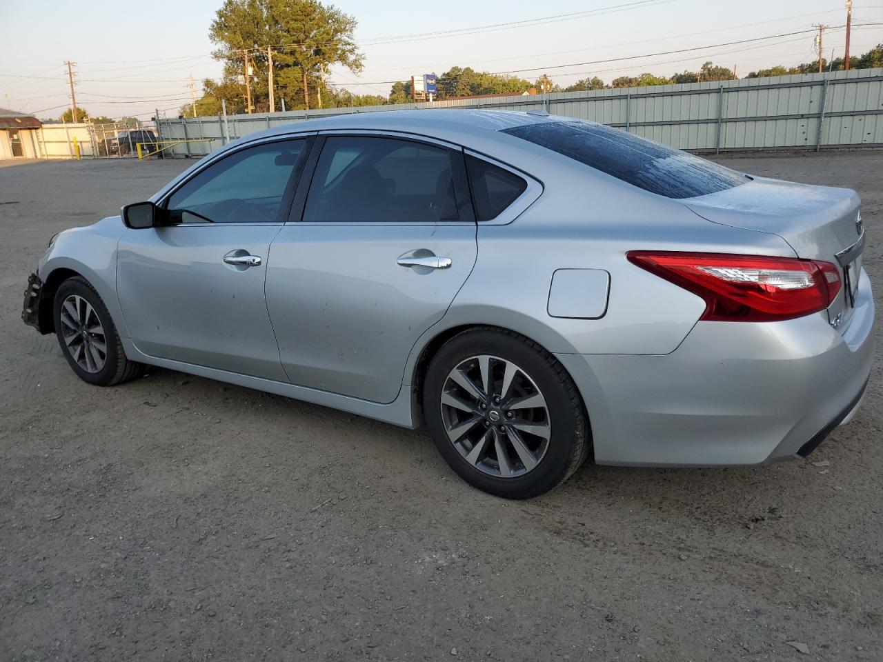 1N4AL3AP7HC208885 2017 NISSAN ALTIMA - Image 2