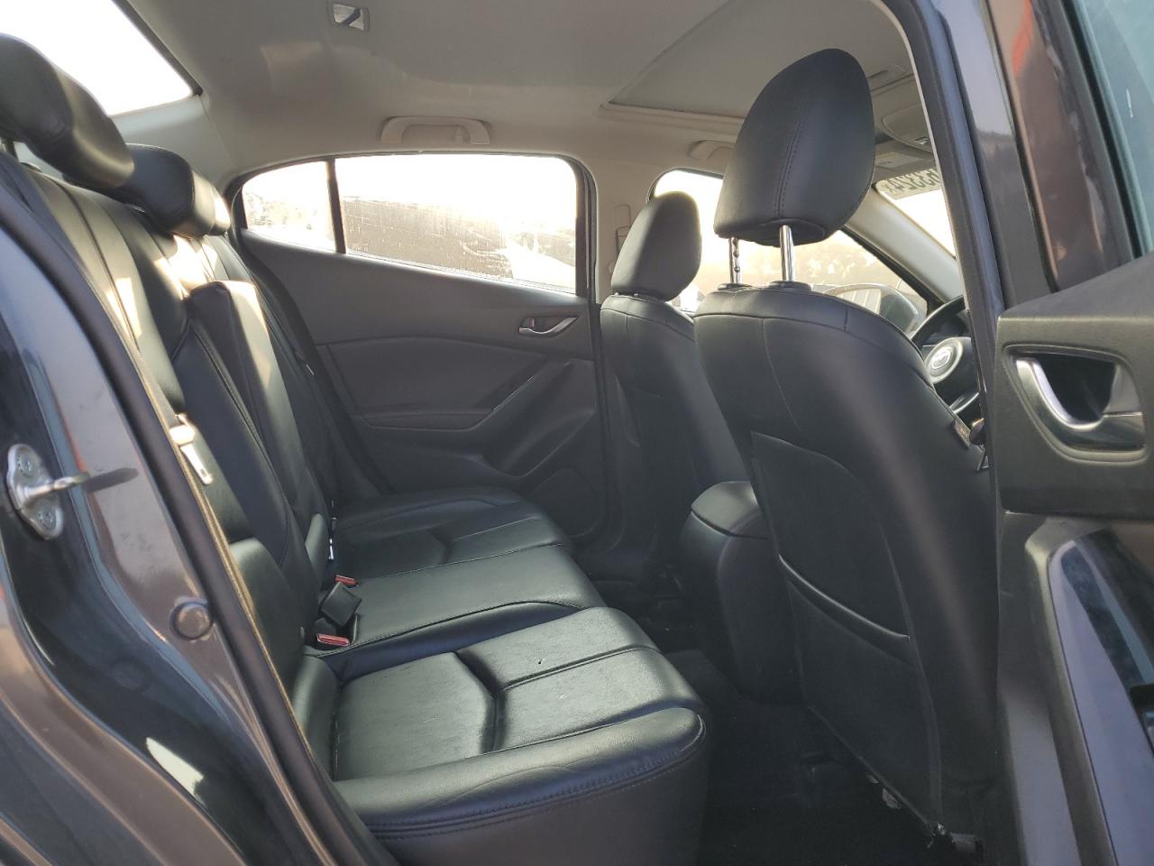 2018 Mazda 3 - Image 11