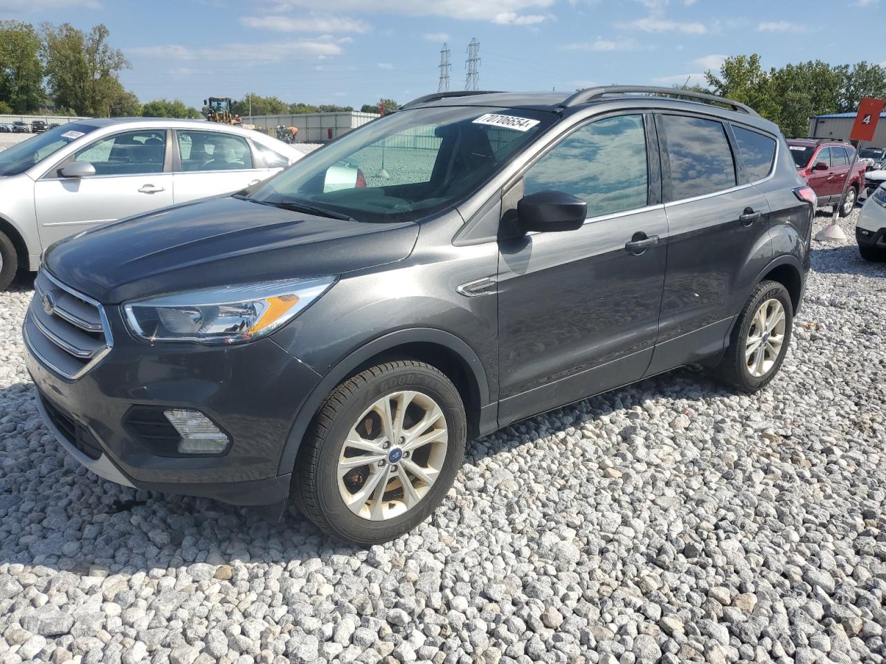 1FMCU0GD3JUC61090 2018 FORD ESCAPE - Image 1