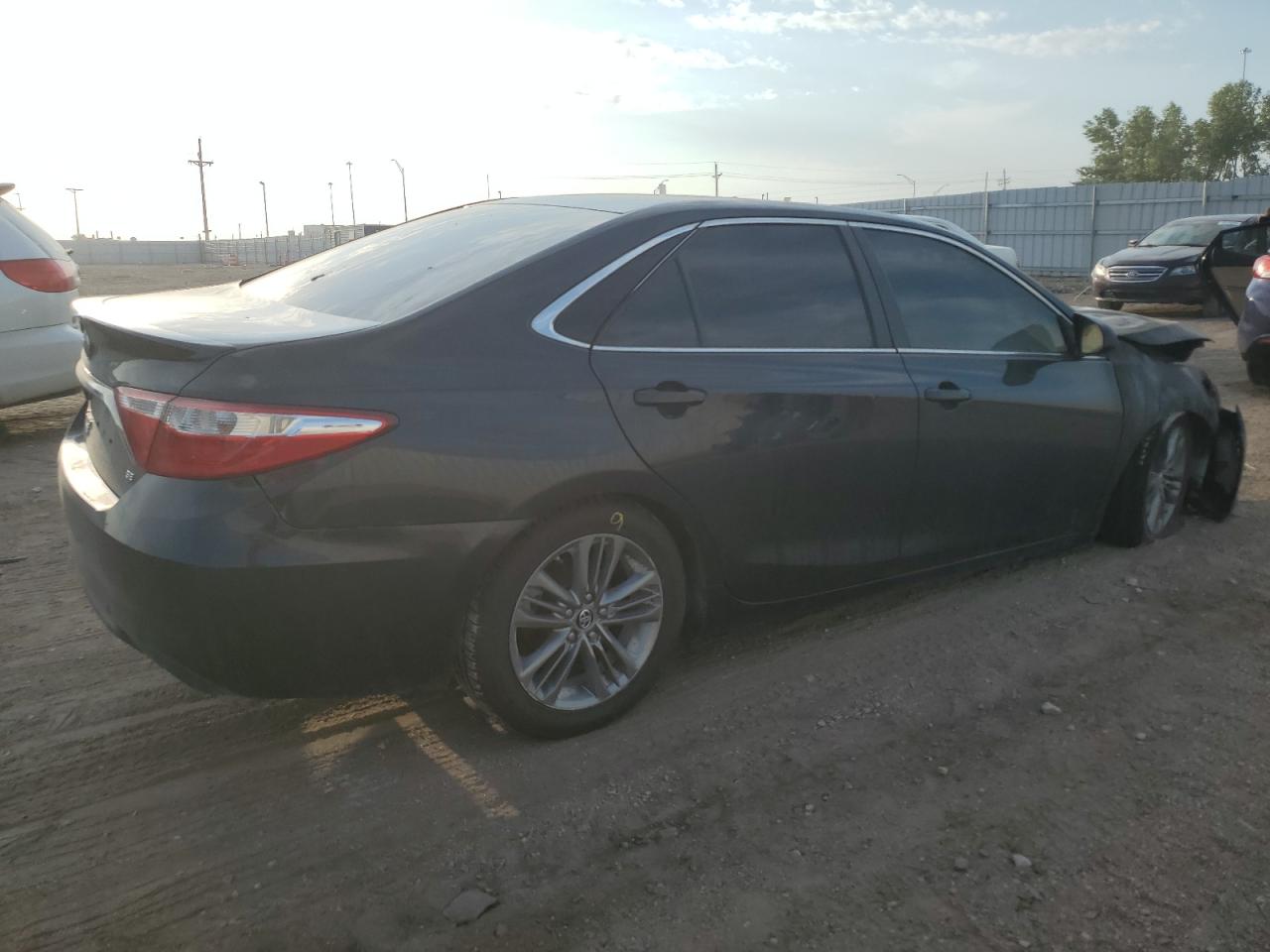 VIN 4T1BF1FK2GU612284 2016 TOYOTA CAMRY no.3