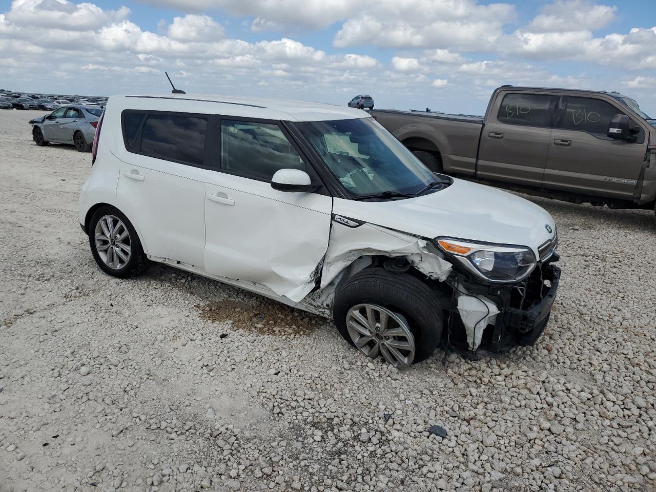 KNDJP3A51K7917728 2019 Kia Soul +