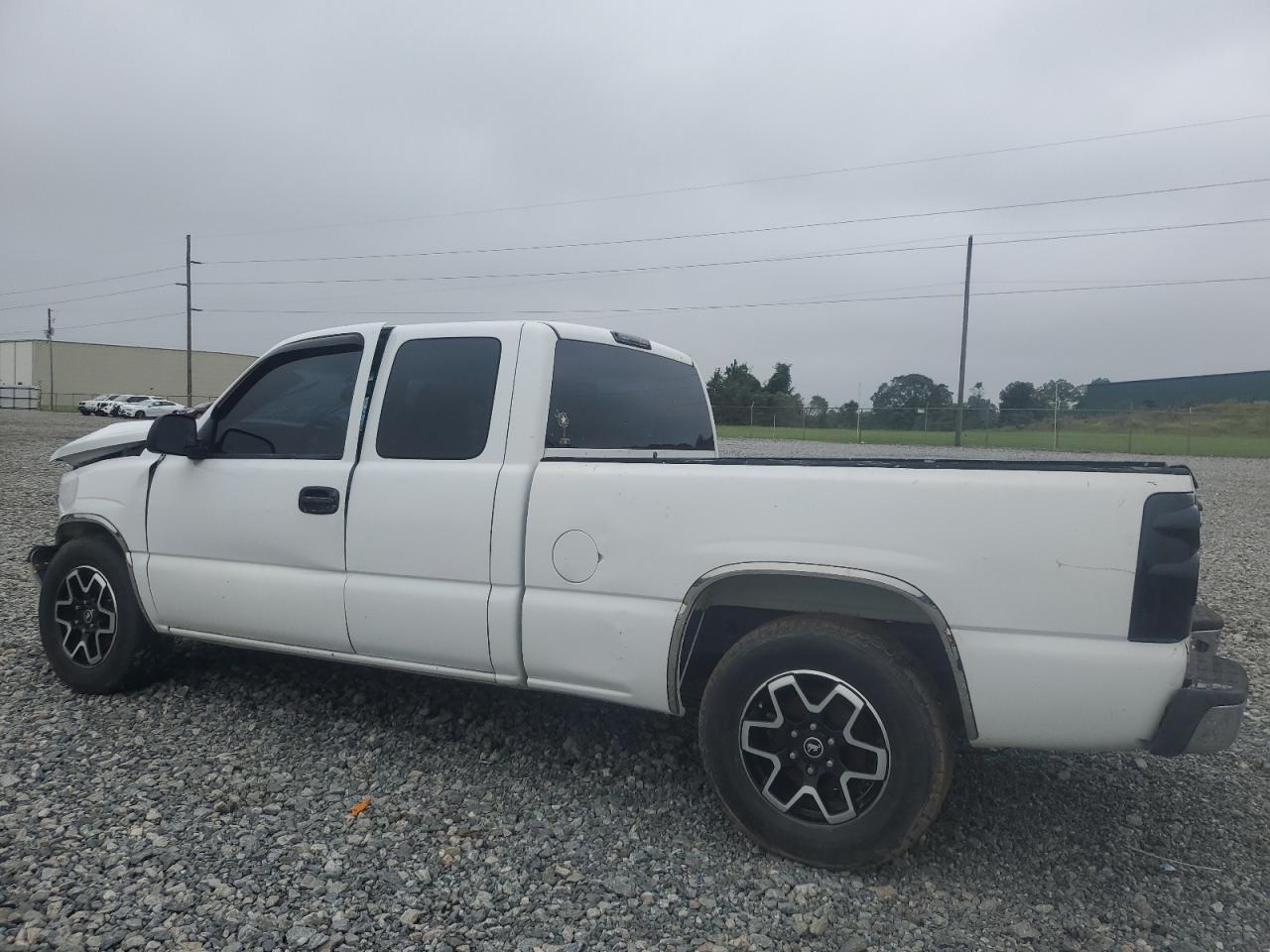 2006 Chevrolet Silverado - Image 2