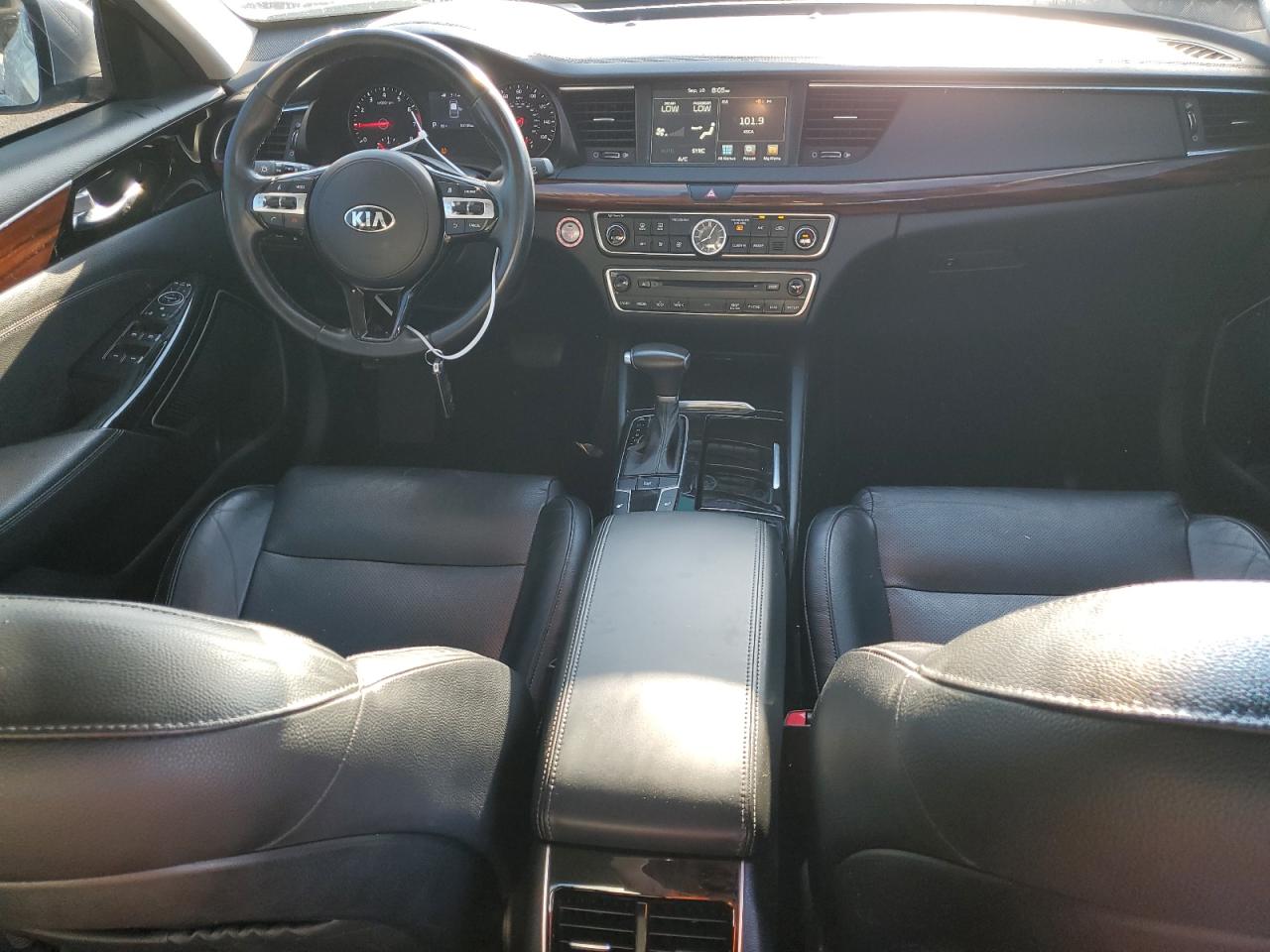 KNALC4J13H5073166 2017 Kia Cadenza Premium