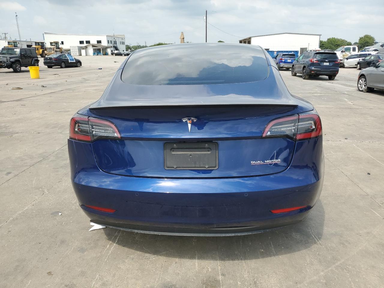 5YJ3E1EC5NF198011 2022 Tesla Model 3