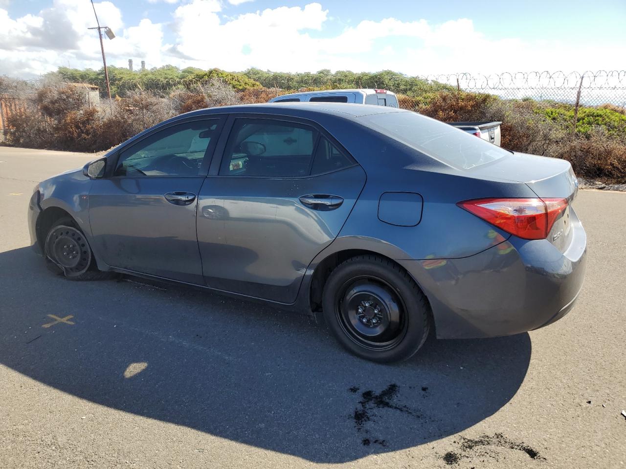 VIN 5YFBURHE8JP760654 2018 TOYOTA COROLLA no.2