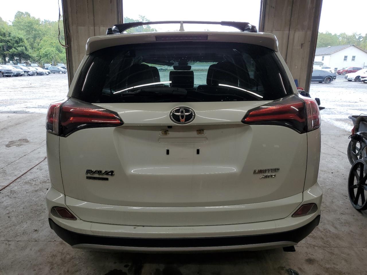 JTMDFREV8JJ260201 2018 Toyota Rav4 Limited