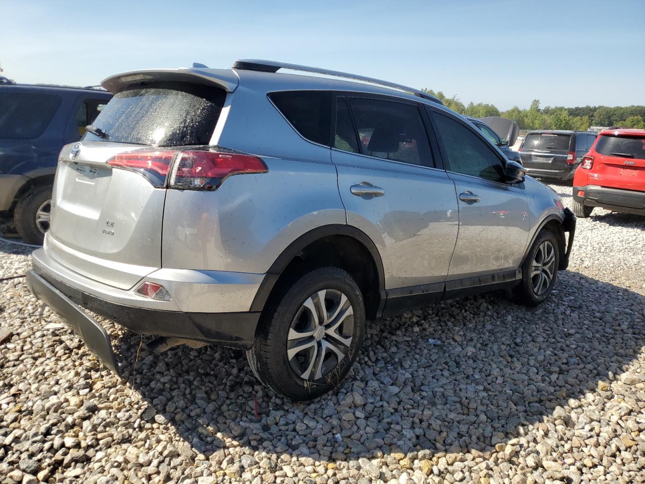 VIN JTMBFREV1JJ251914 2018 TOYOTA RAV4 no.3