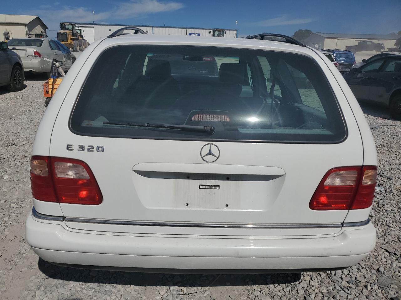 1999 Mercedes-Benz E 320 VIN: WDBJH65F1XA811693 Lot: 69370604