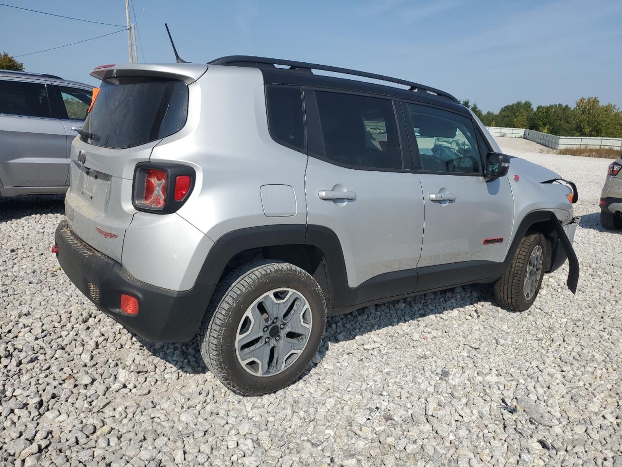 2016 Jeep Renegade - Image 3