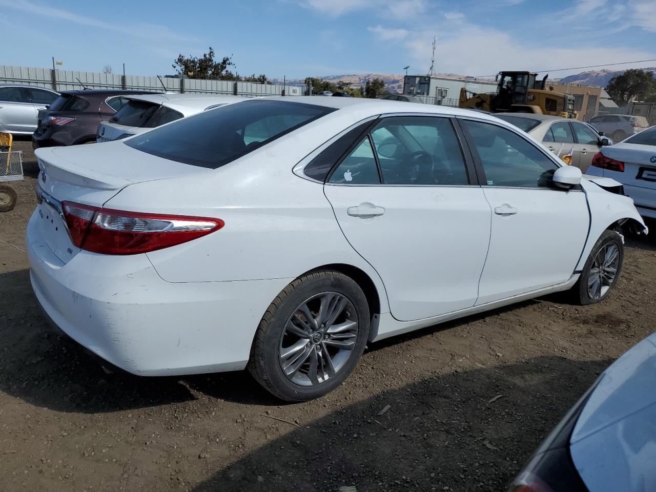 VIN 4T1BF1FK6GU122480 2016 TOYOTA CAMRY no.3