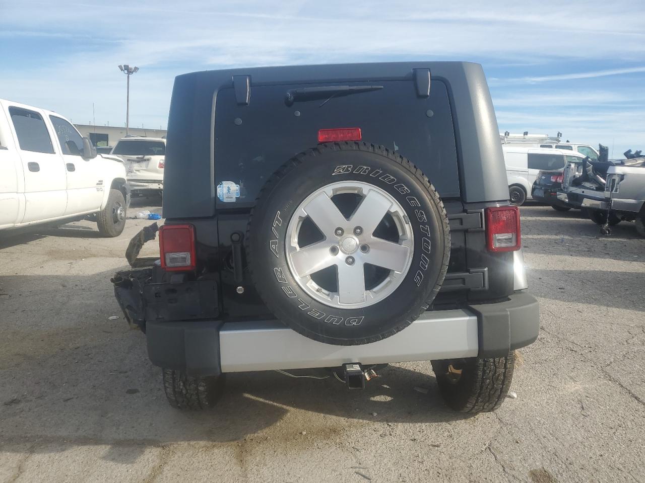 1J8GA59128L639861 2008 Jeep Wrangler Unlimited Sahara