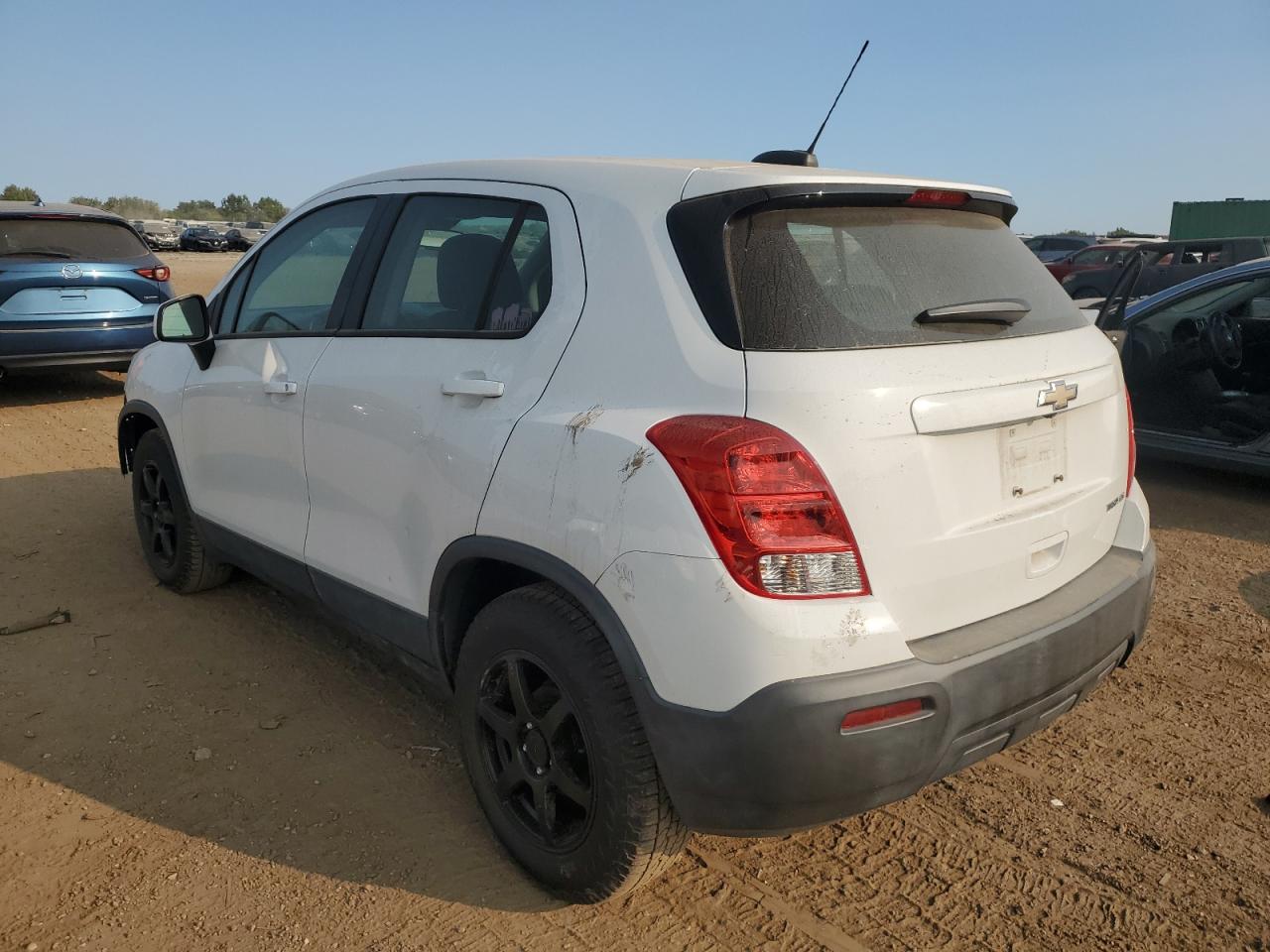 KL7CJKSB3GB659058 2016 CHEVROLET TRAX - Image 2