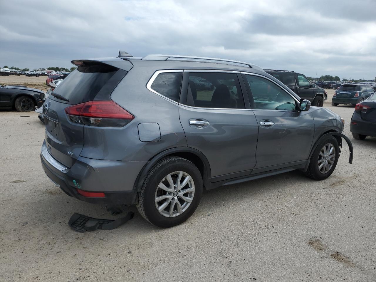 2018 Nissan Rogue - Image 3