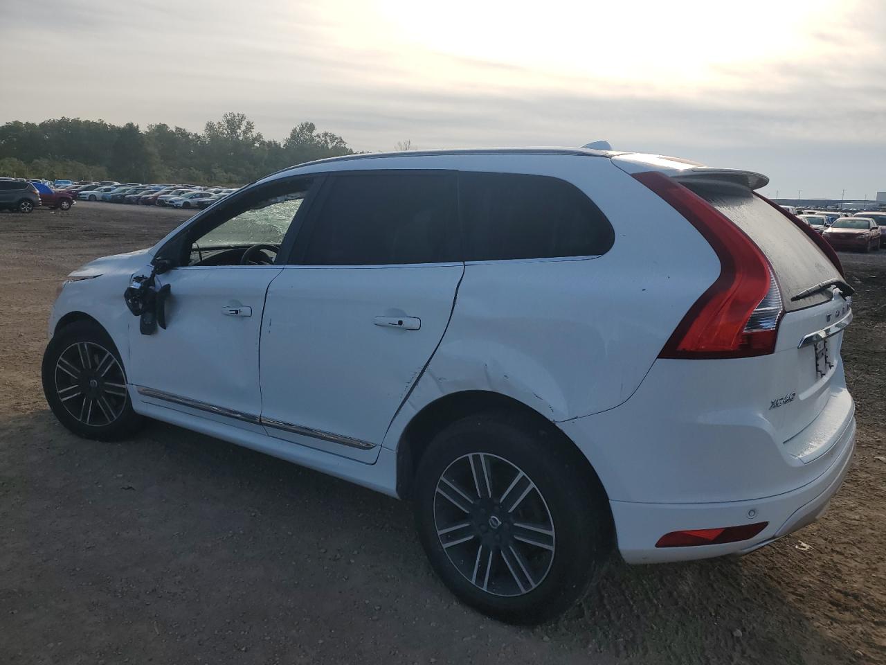 YV440MRR4H2072312 2017 VOLVO XC60 - Image 2