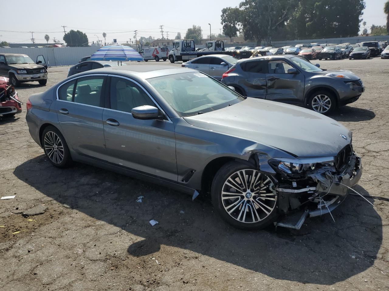 WBAJA7C3XHWA70582 2017 BMW 530 Xi