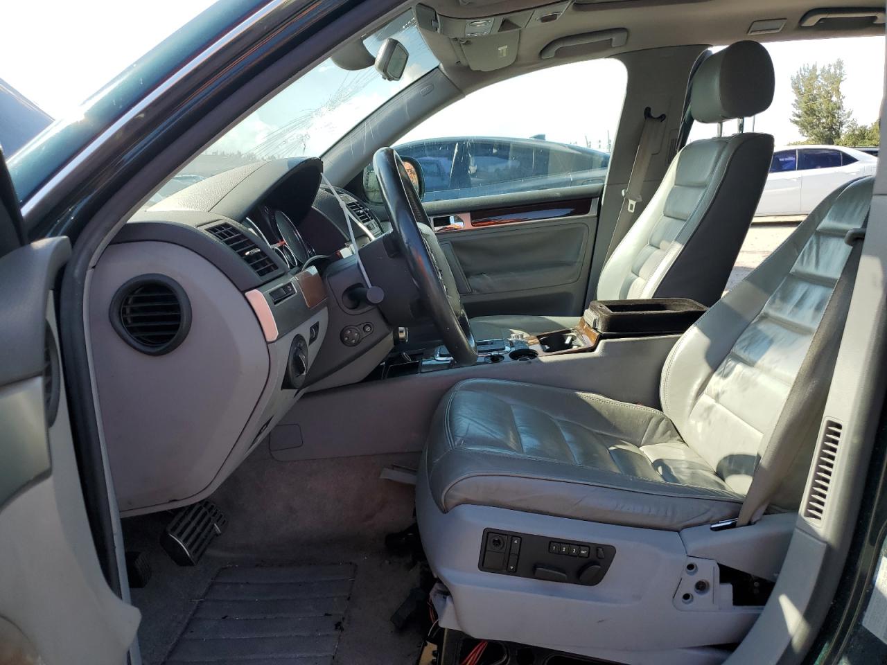 2004 Volkswagen Touareg 4.2 VIN: WVGCM67L54D003295 Lot: 70683444
