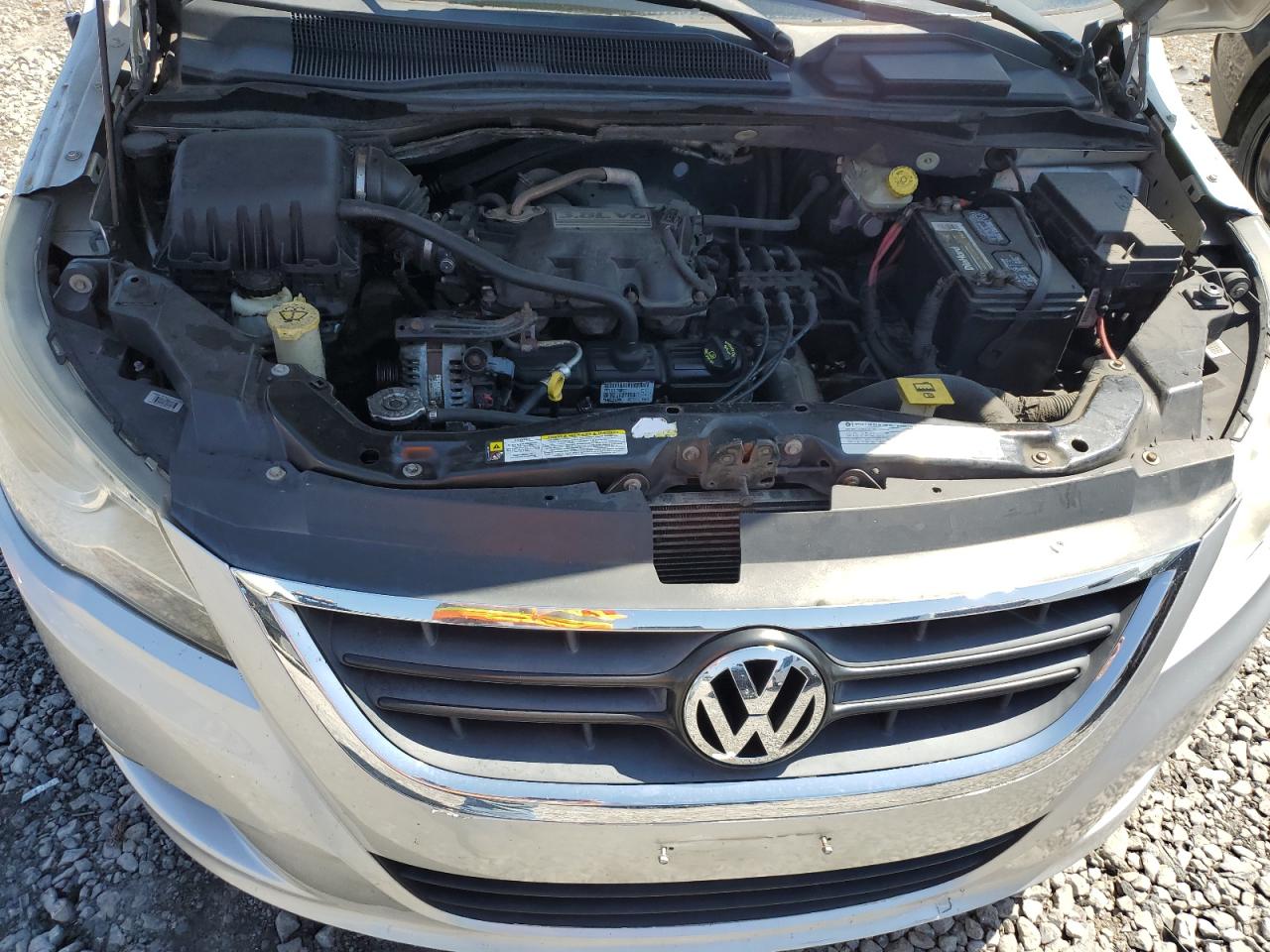 2V8HW44159R575178 2009 Volkswagen Routan S