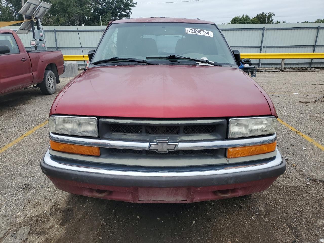 2000 Chevrolet Blazer VIN: 1GNDT13W3Y2133969 Lot: 72696734