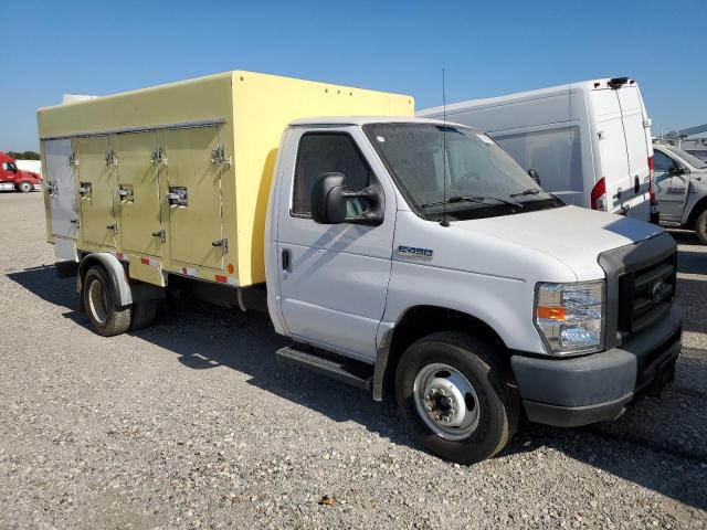 2017 Ford Econoline E450 Super Duty Cutaway Van