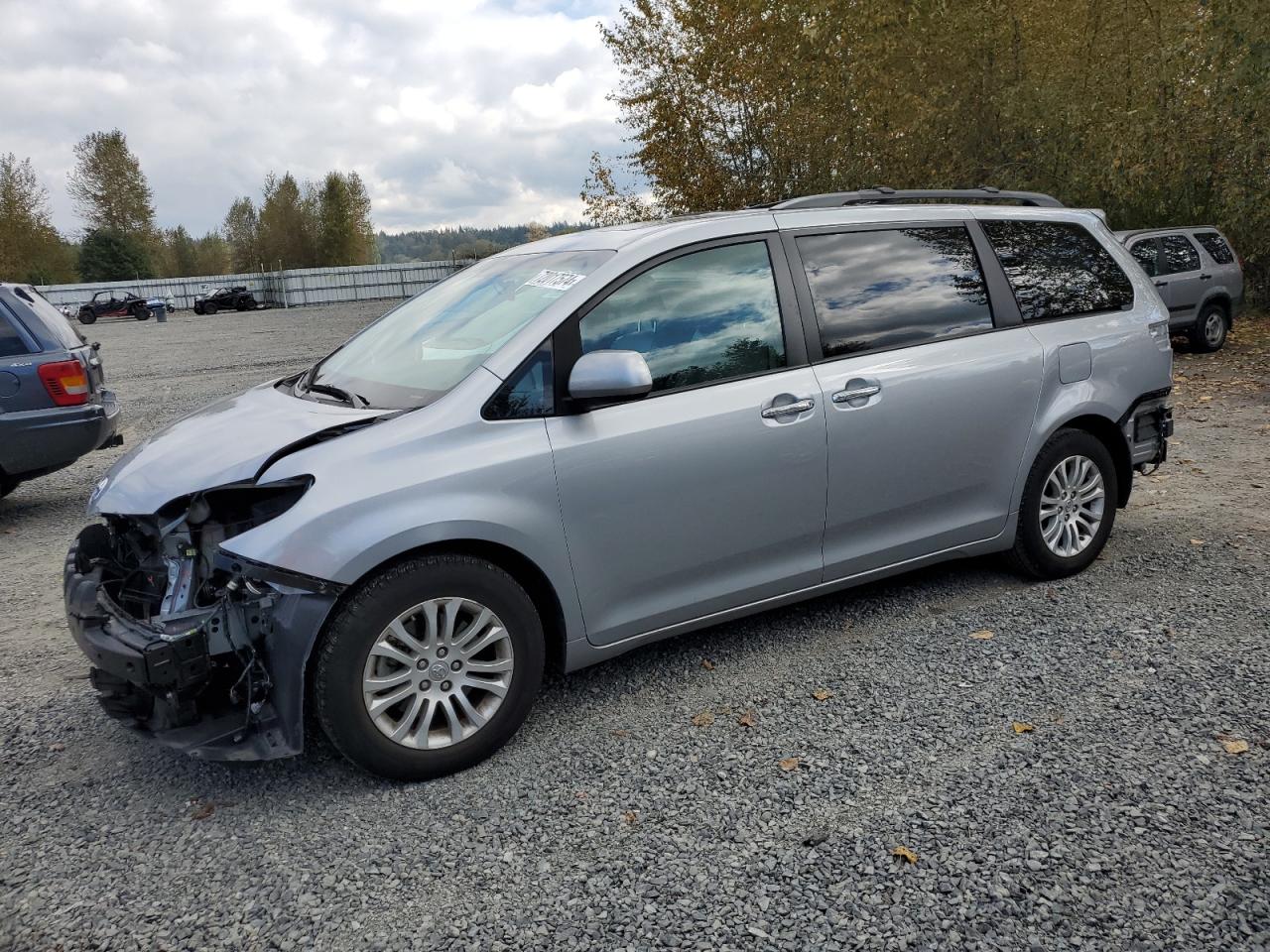 5TDYZ3DC1HS809465 2017 TOYOTA SIENNA - Image 1