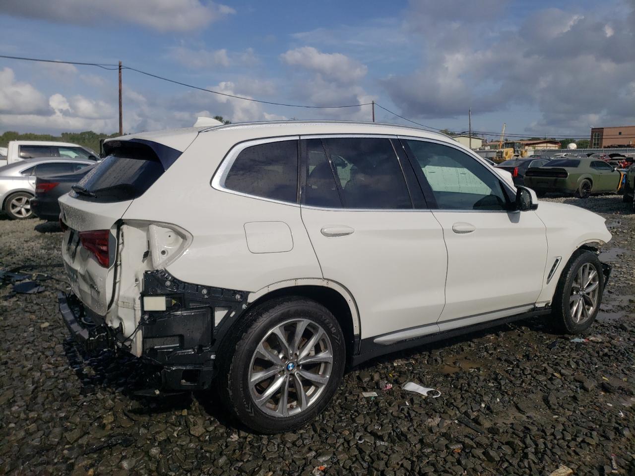 VIN 5UXTR9C5XJLD69853 2018 BMW X3 no.3