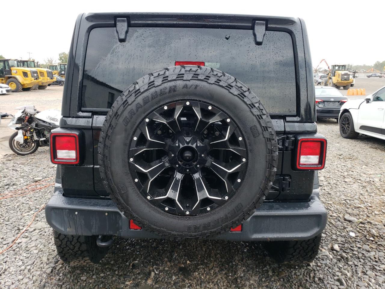 1C4HJXEG3KW570802 2019 Jeep Wrangler Unlimited Sahara