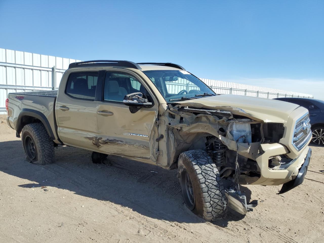 VIN 5TFCZ5AN2HX080169 2017 TOYOTA TACOMA no.4