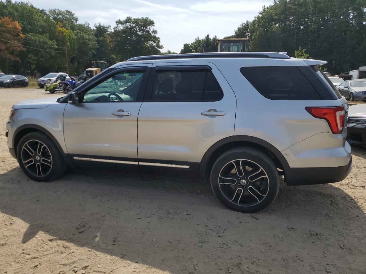 1FM5K8D81GGC19156 2016 FORD EXPLORER - Image 2