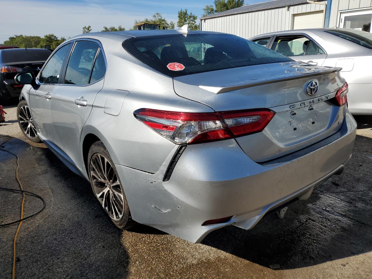 4T1B11HK3JU546332 2018 TOYOTA CAMRY - Image 2