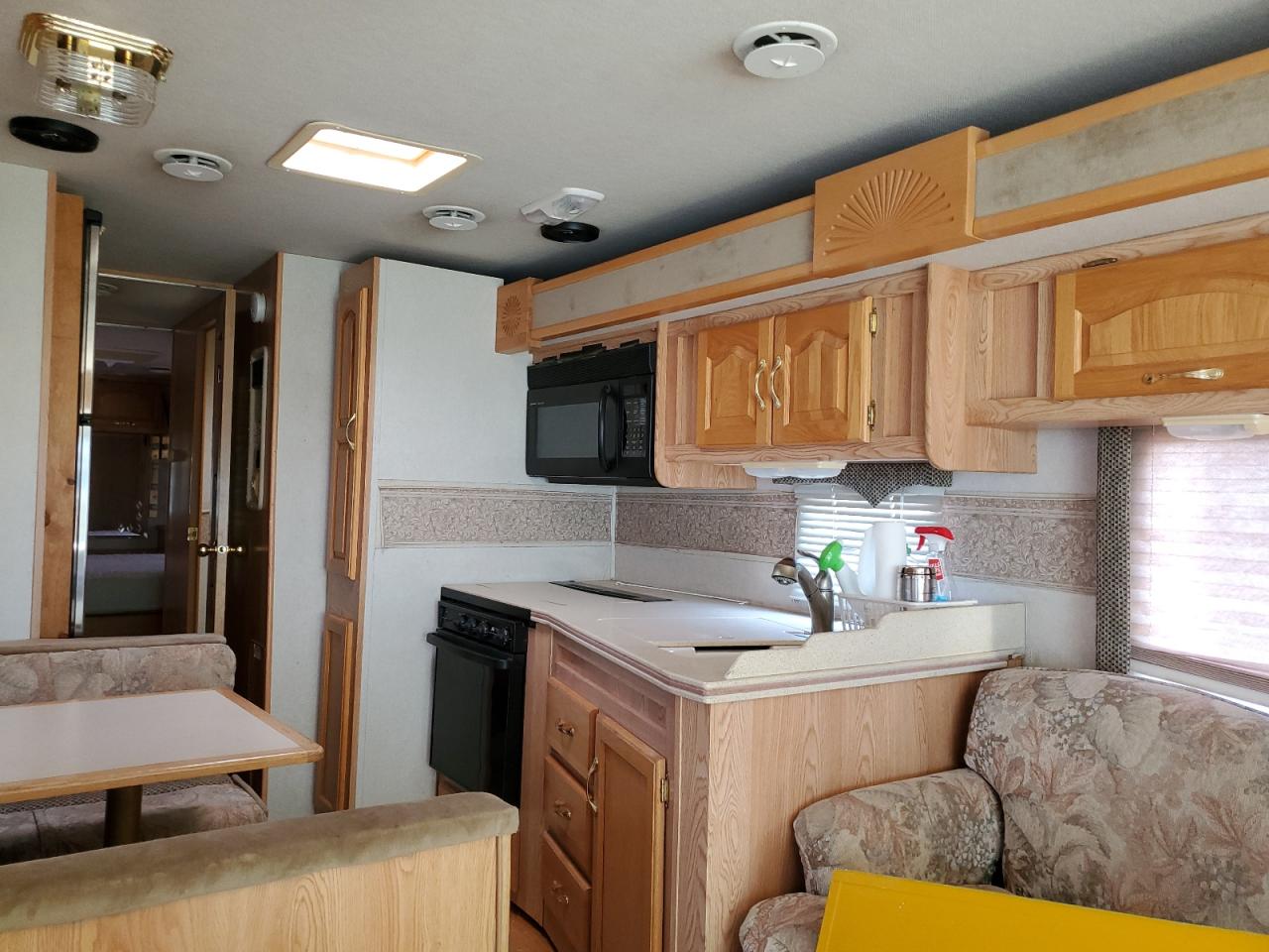 2000 Ford F550 Super Duty Stripped Chassis VIN: 1FCNF53S2Y0A03802 Lot: 71534504