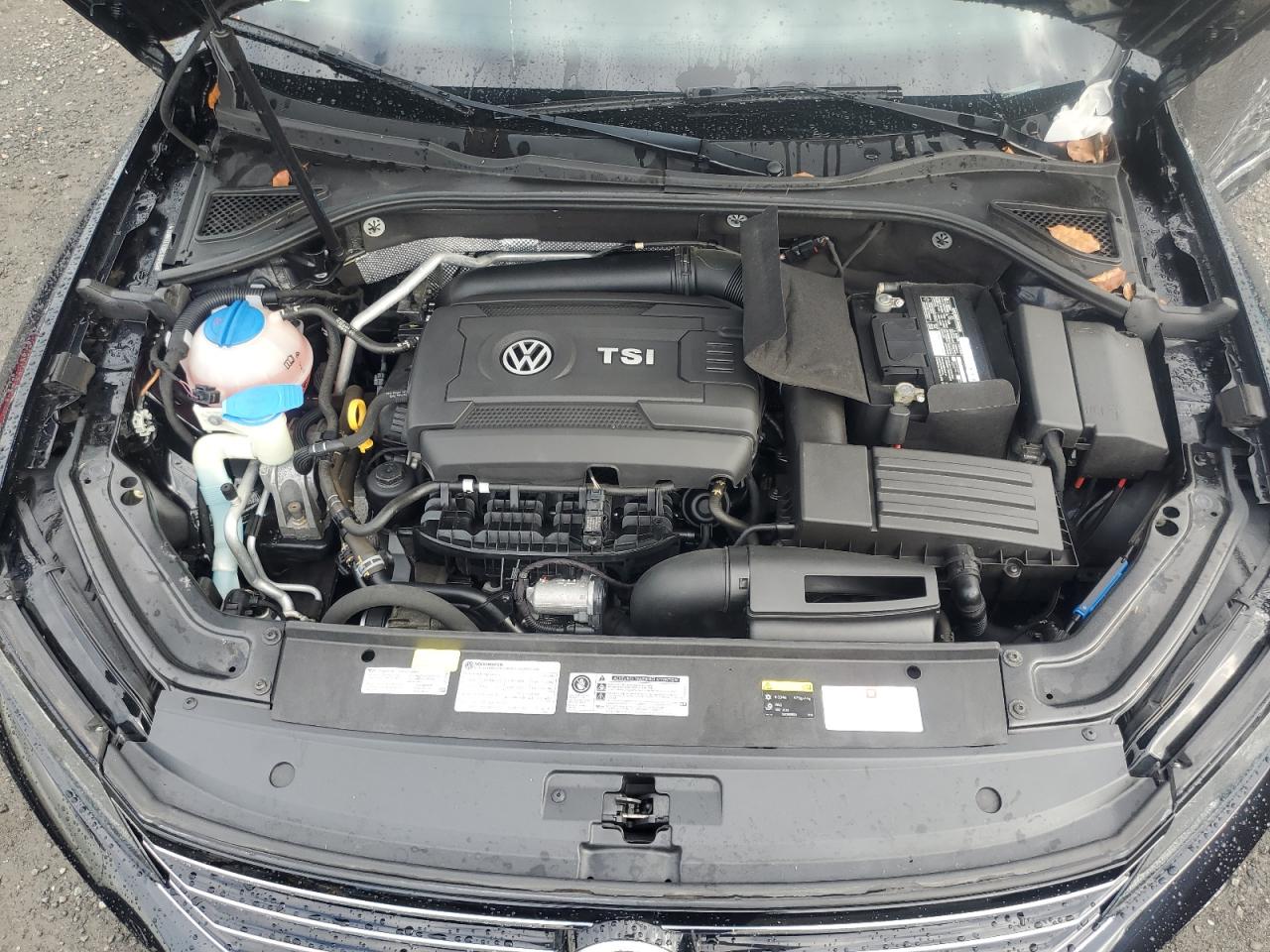 1VWBT7A38HC038889 2017 Volkswagen Passat Se