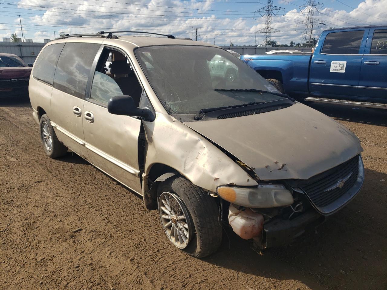 2000 Chrysler Town & Country - Image 4