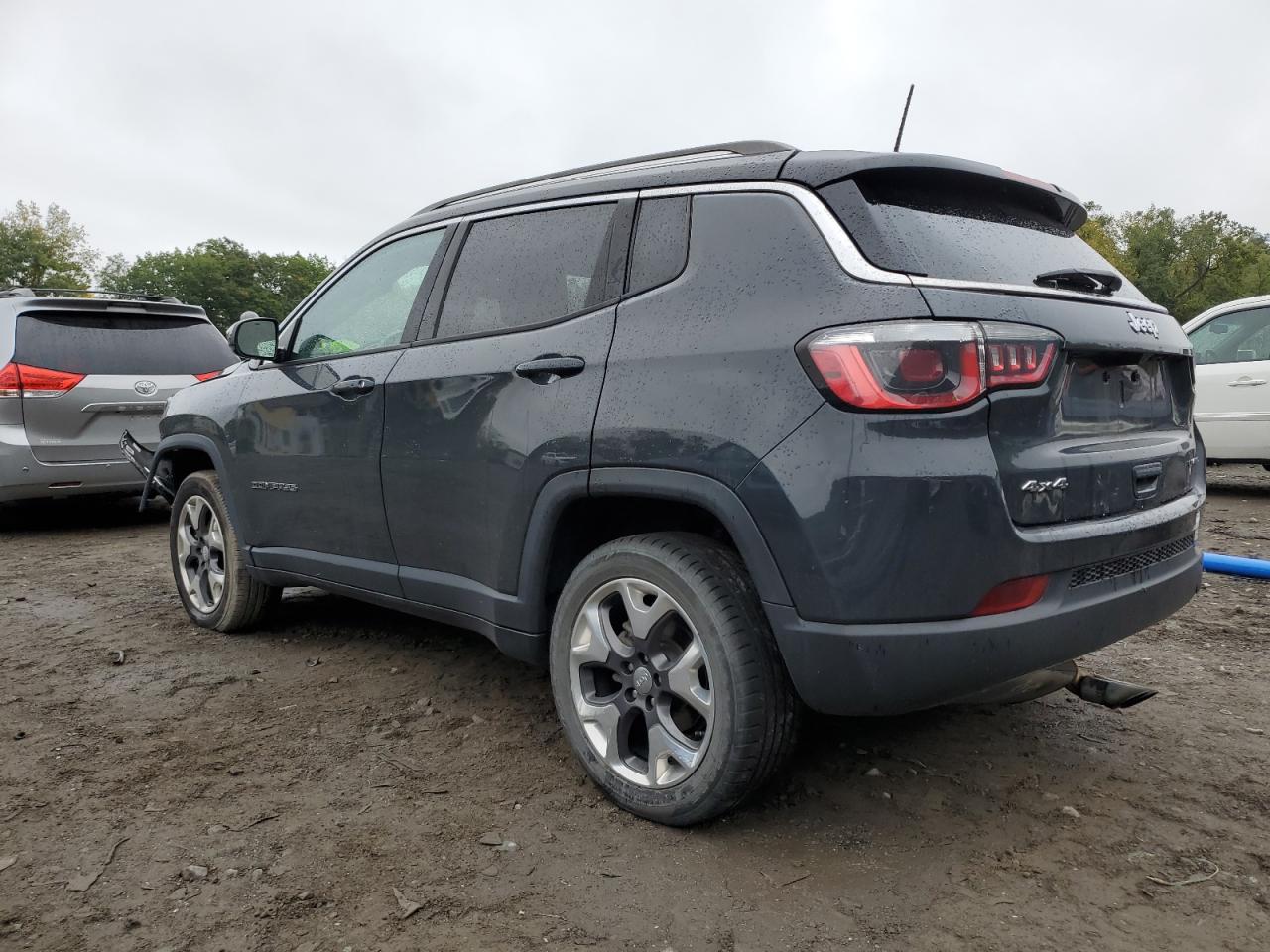 3C4NJDCB4JT436880 2018 JEEP COMPASS - Image 2