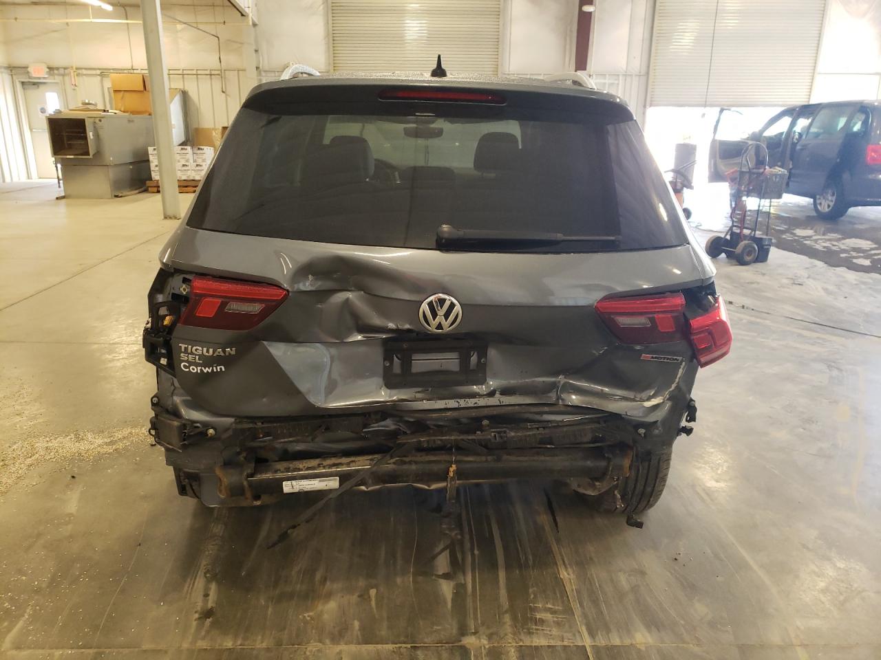 3VV4B7AX1KM078983 2019 Volkswagen Tiguan Sel Premium