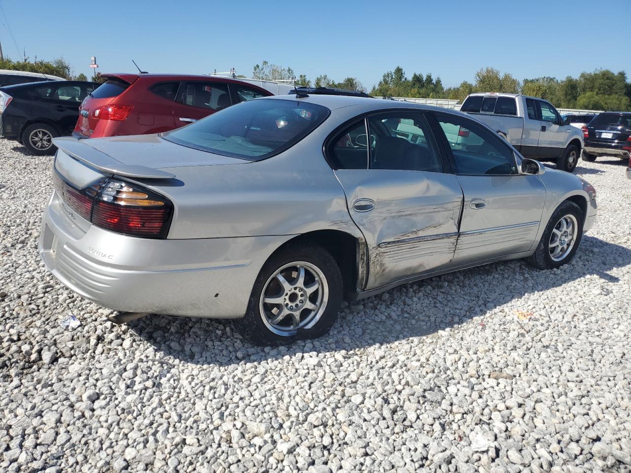 2005 Pontiac Bonneville - Image 3