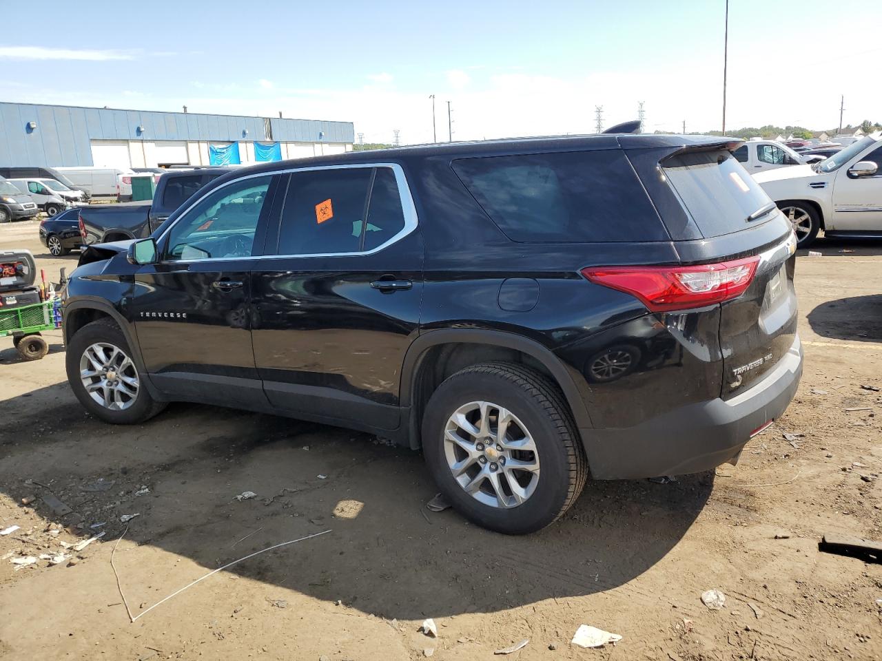 1GNEVFKW7JJ180687 2018 CHEVROLET TRAVERSE - Image 2