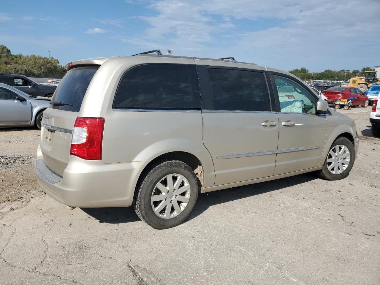2014 Chrysler Town & Country - Image 3