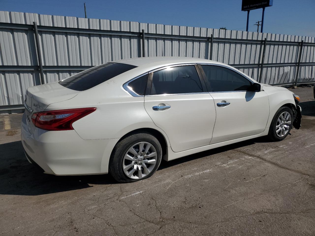 2016 Nissan Altima - Image 3