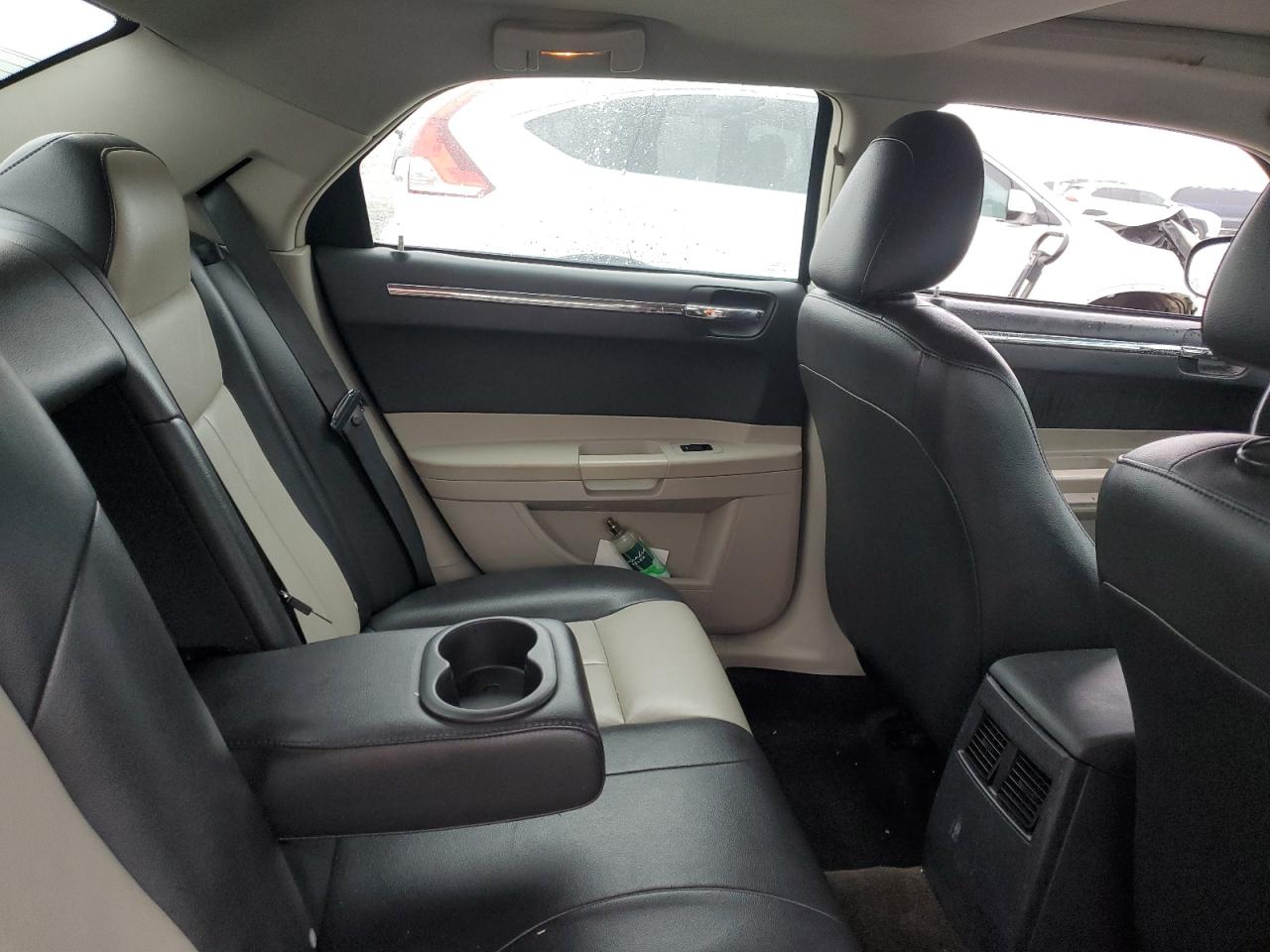 2006 Chrysler 300 - Image 10