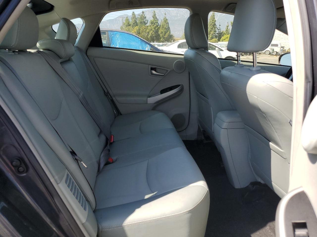 2013 Toyota Prius - Image 11