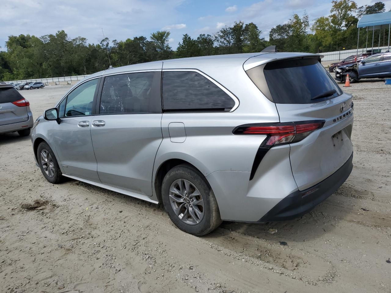 5TDKRKEC9MS065137 2021 TOYOTA SIENNA - Image 2