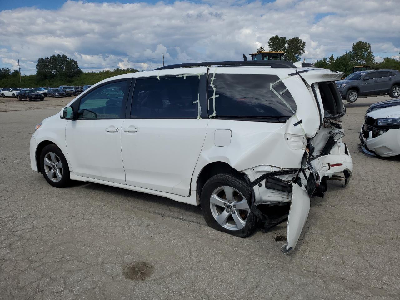 5TDKZ3DCXLS043170 2020 TOYOTA SIENNA - Image 2