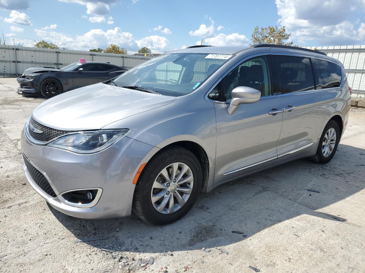 2C4RC1BG8HR794617 2017 CHRYSLER PACIFICA - Image 1