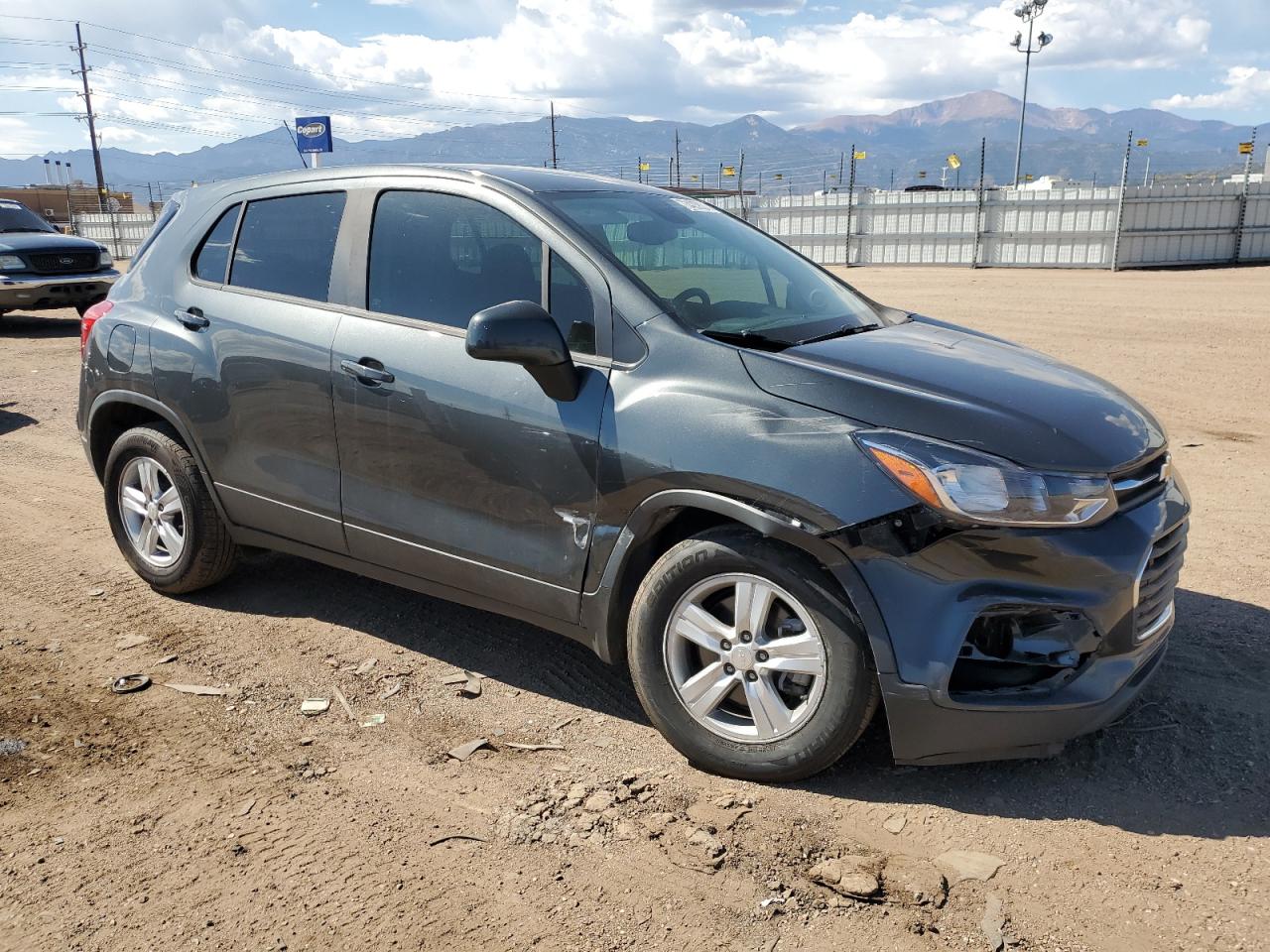 VIN 3GNCJKSB4KL405215 2019 CHEVROLET TRAX no.4