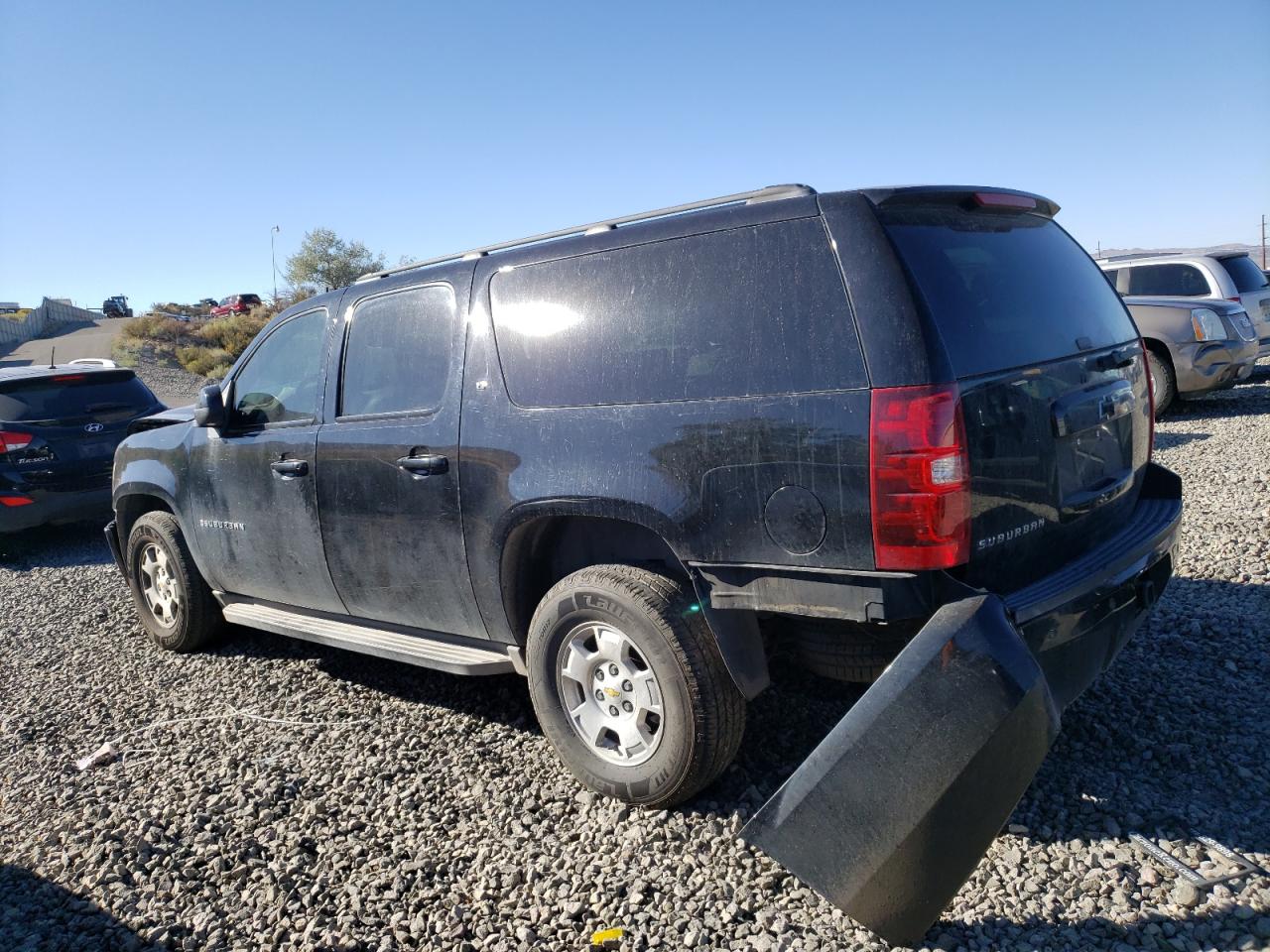 2007 Chevrolet Suburban - Image 2